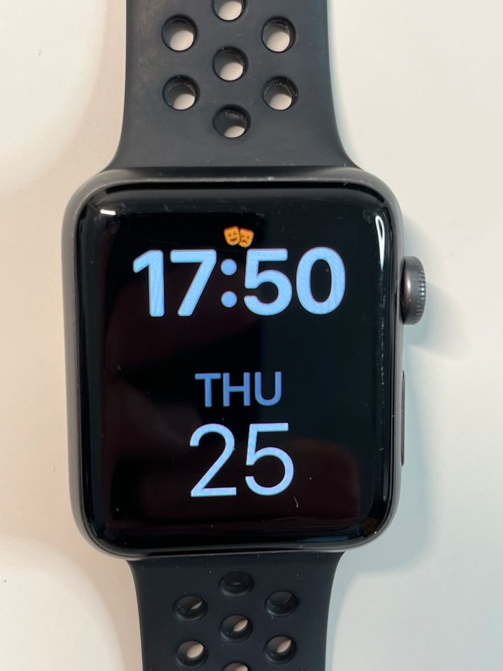 Apple Watch Series 3 Nike 42mm in Isernhagen