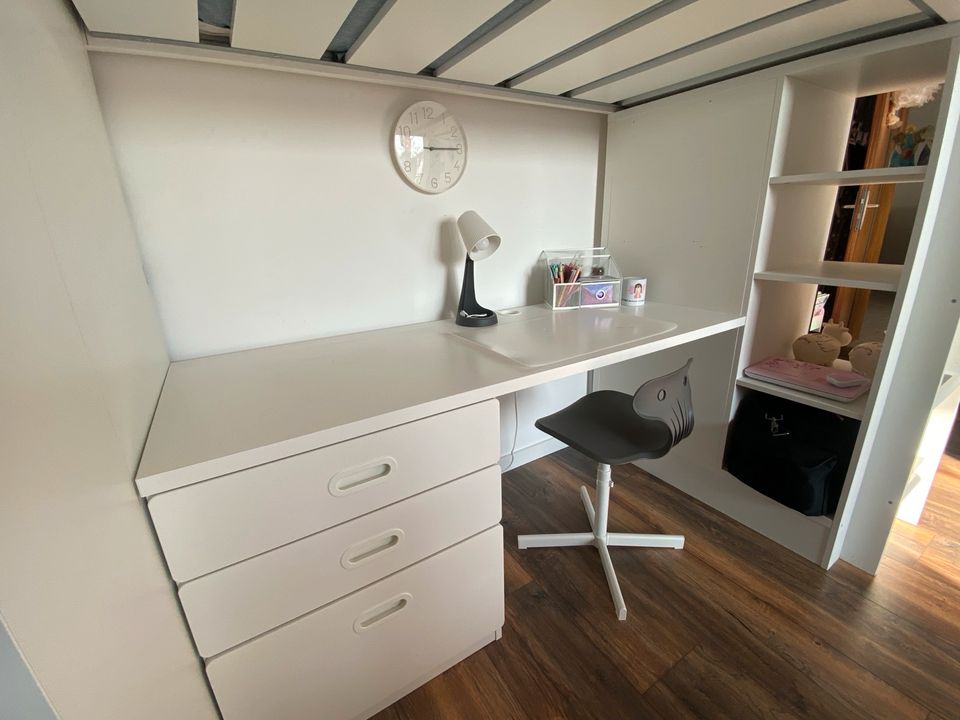 Kinderhochbett mit Schreibtisch/Regal/Schrank IKEA Stuva in Vellmar