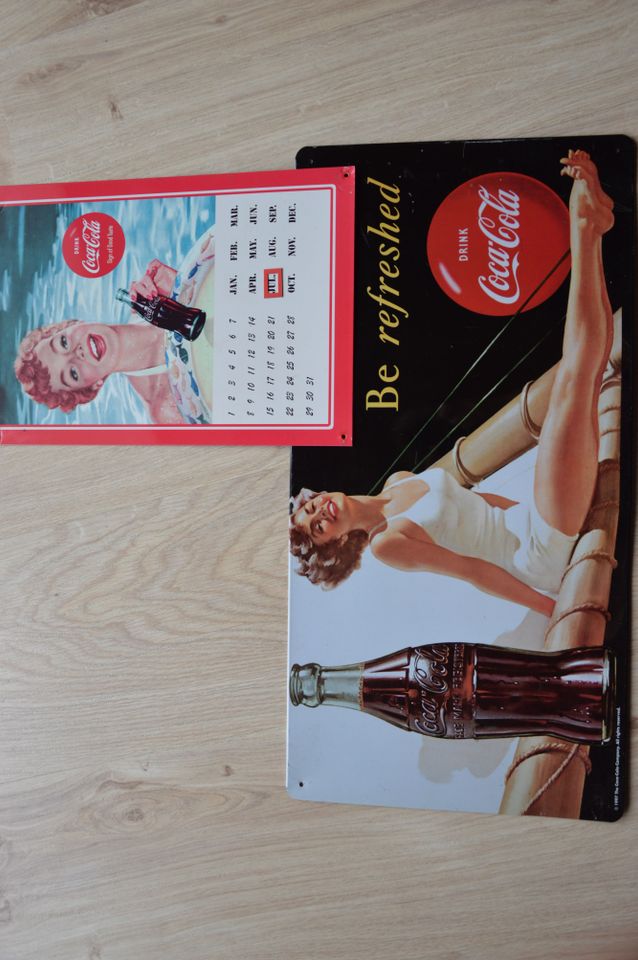 Coca Cola Reklameschild Blechschild und Kalender Blechschild in Eging am See
