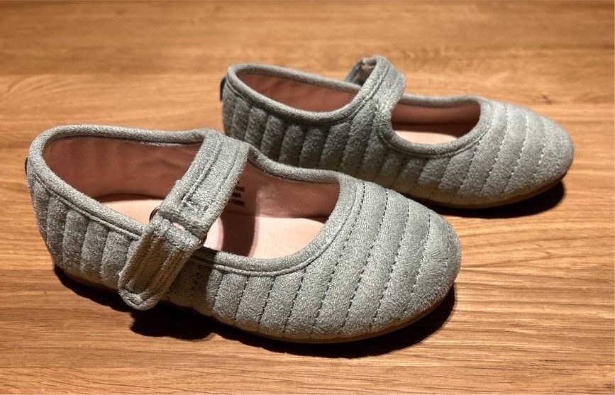 Top! H&M Samt Ballerinas lind-grün Gr. 25 in Bad Dürrheim