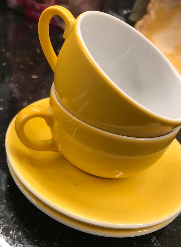 Zwei Espressotassen gelb in Saarbrücken