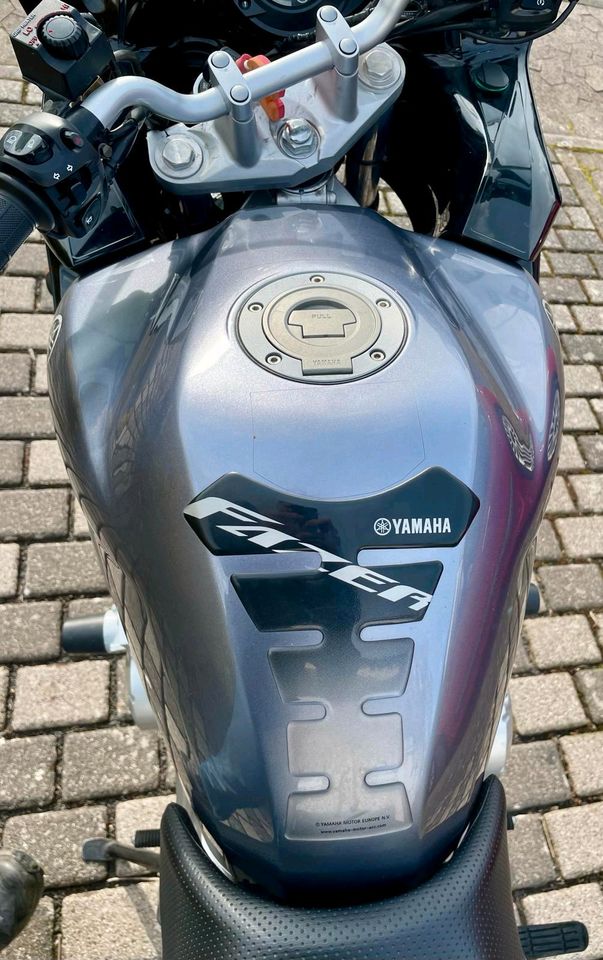 Yamaha Fazer FZ6, mit Griffheizung in Lich