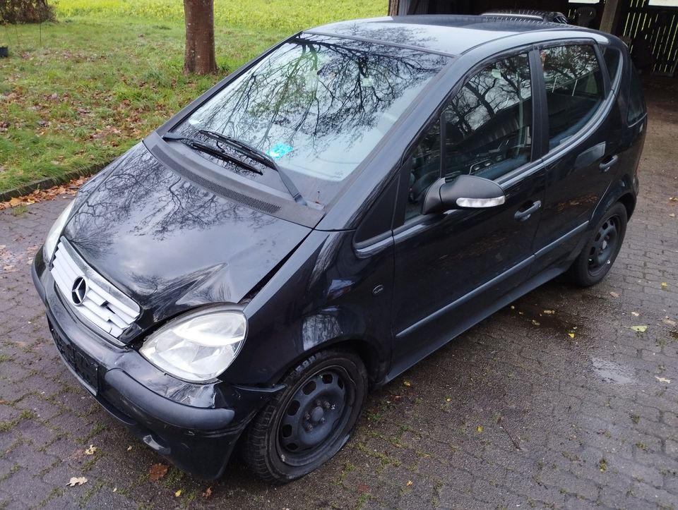 Schlachte Mercedes A-Klasse 140 W168 in Hohenfelde