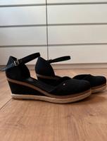Tommy Hilfiger Mid Wedge schwarz Gr 40 Nordrhein-Westfalen - Bad Driburg Vorschau