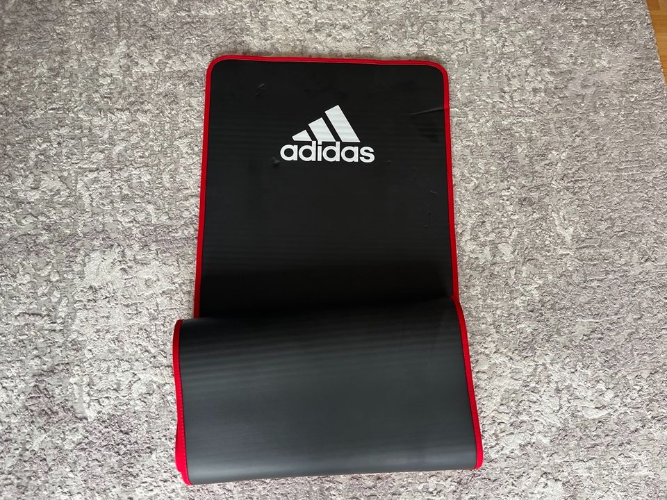 Adidas Core Trainingsmatte Yogamatte Rot Schwarz Fitnessmatte in  Nordrhein-Westfalen - Gladbeck | eBay Kleinanzeigen ist jetzt Kleinanzeigen