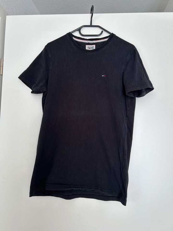 Tommy Hilfiger Denim Herren tshirt schwarz Rundhals Gr. M in Eckernförde