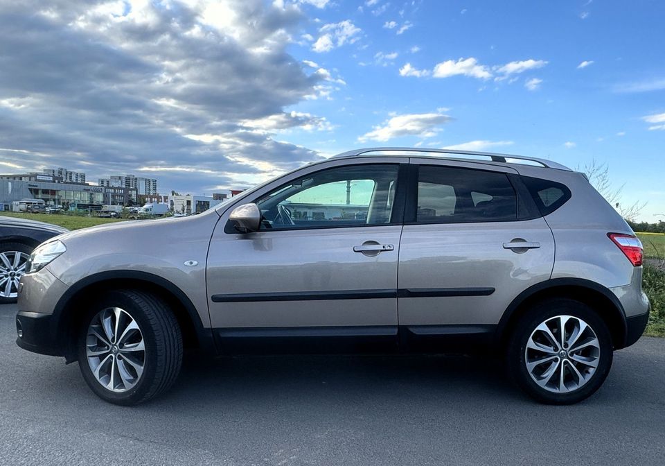 Nissan Qashqai 2,0*4X4*84 Tkm*Auto*Navi*Temp*Vollleder* in Dietzenbach