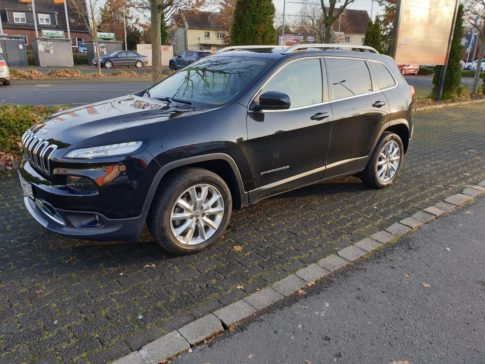 Abbildung des Autos Jeep Cherokee Limited 4W…