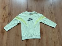 Nike Air Sport Pullover Neon gelb grün Größe 122/128 Nordrhein-Westfalen - Brilon Vorschau