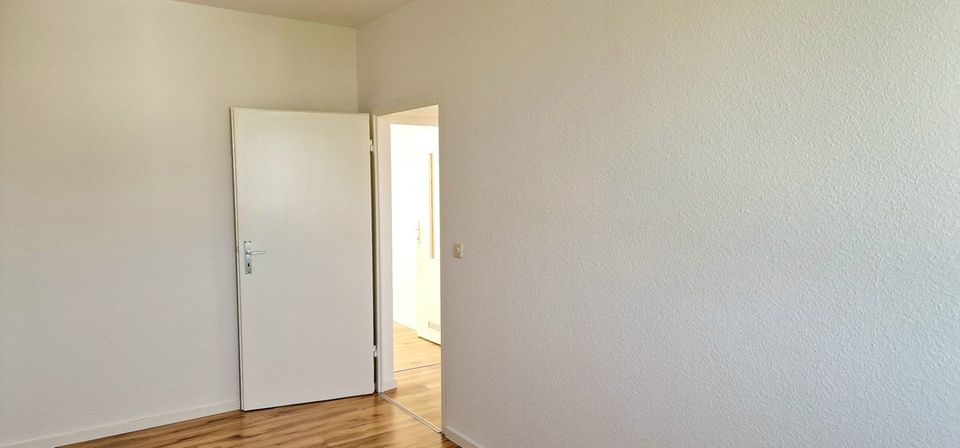 kleine 3 Zimmer Wohnung mit Aussicht vom Balkon! in Sangerhausen