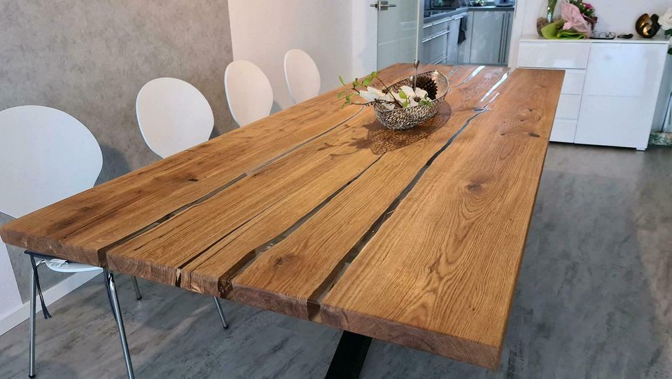 Tisch Eiche Massivholz Esszimmertisch Wildeiche Baumkante in Herford