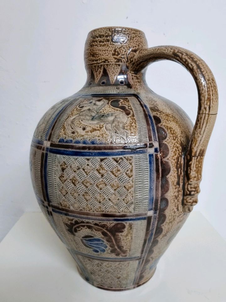 Große Vase mit Verzierung in Laupheim