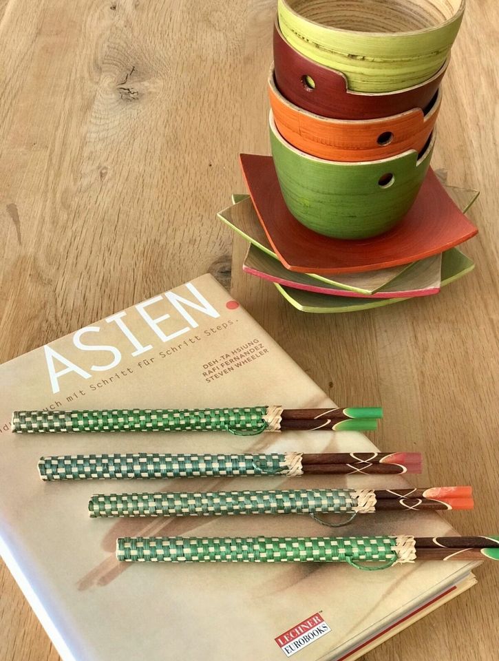 Asien Kochbuch, Stäbchen, Schalen, Teller aus Bambus in München