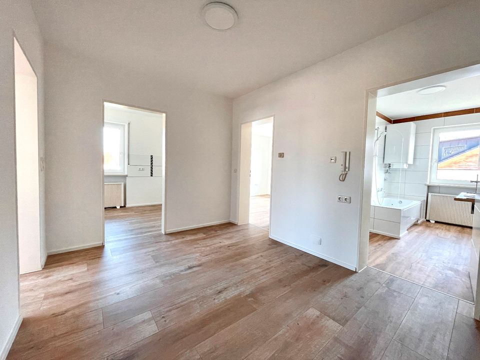 Leerstehend & Großzügig! Renovierte 4-Zimmerwohnung mit Südbalkon in ruhiger Lage in Tann (Niederbay)