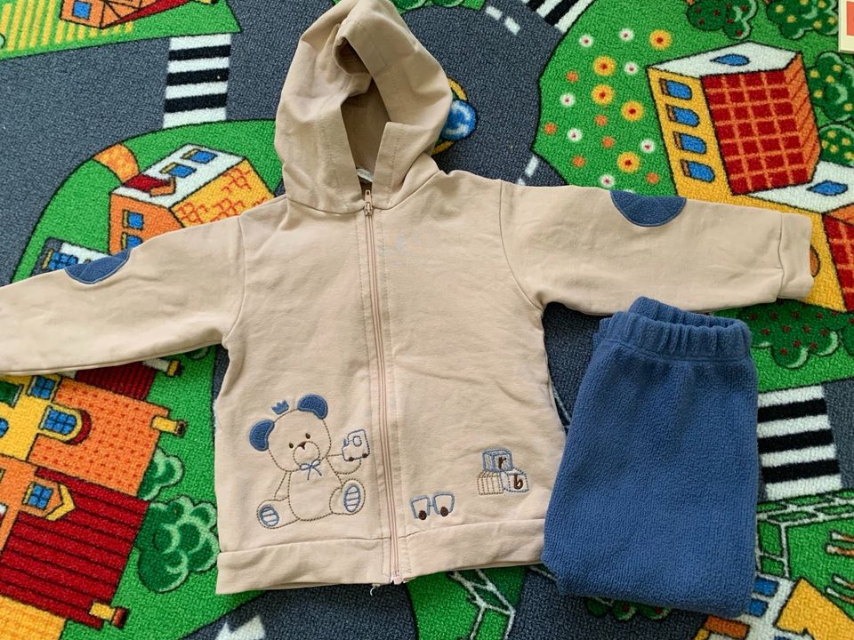Kinderkleidung, Babykleidung, Baumwolle 12M in Senden