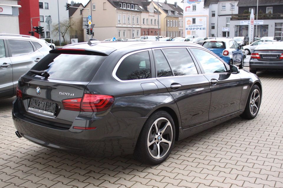 BMW 520d Touring <Navi / Xenon / AHK> in Velbert