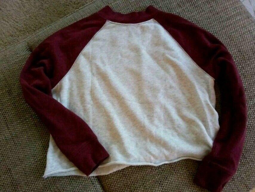 H&M Shirt, Gr. XS, weiß/rot, Kurz und breit geschnitten in Harsum
