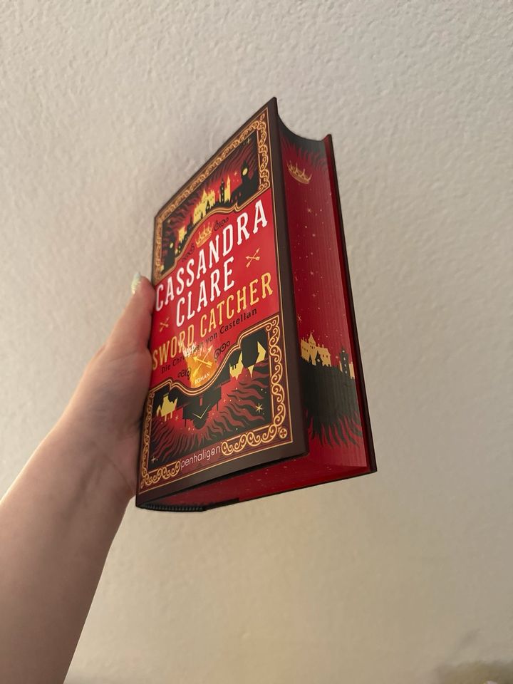 Sword Catcher von Cassandra Clare FARBSCHNITT NEU in Rüsselsheim