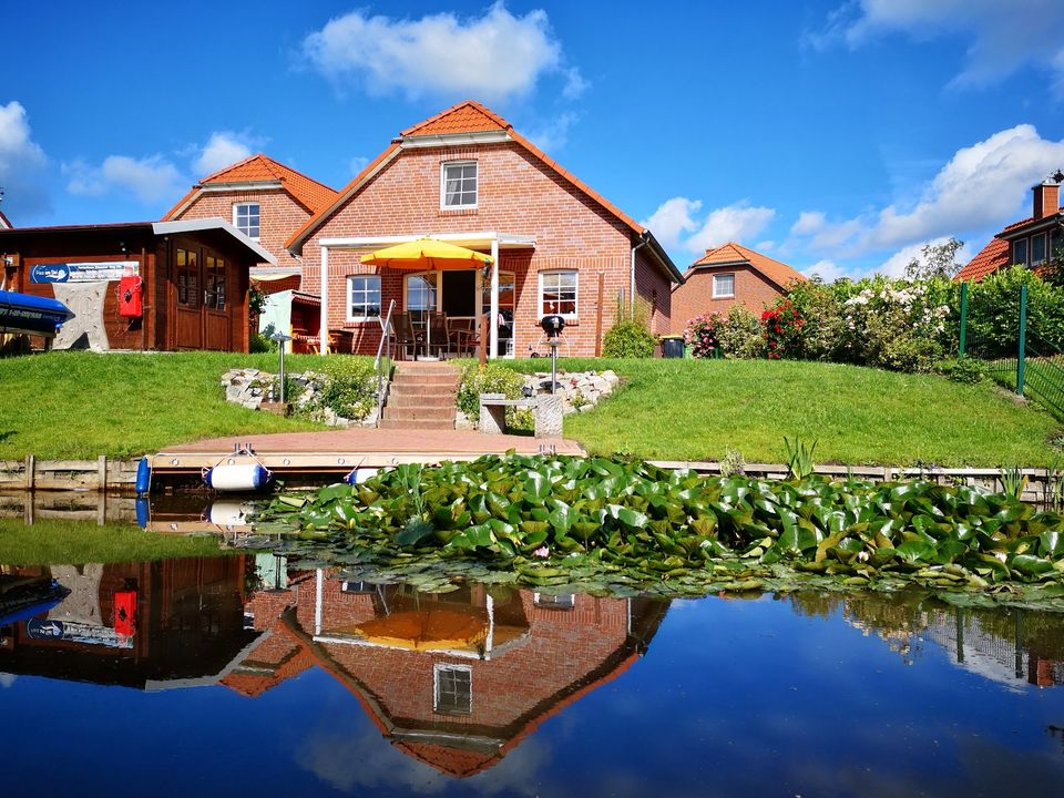 Traumhaftes Ferienhaus direkt am Wasser mit Sauna bei Greetsiel in Greetsiel