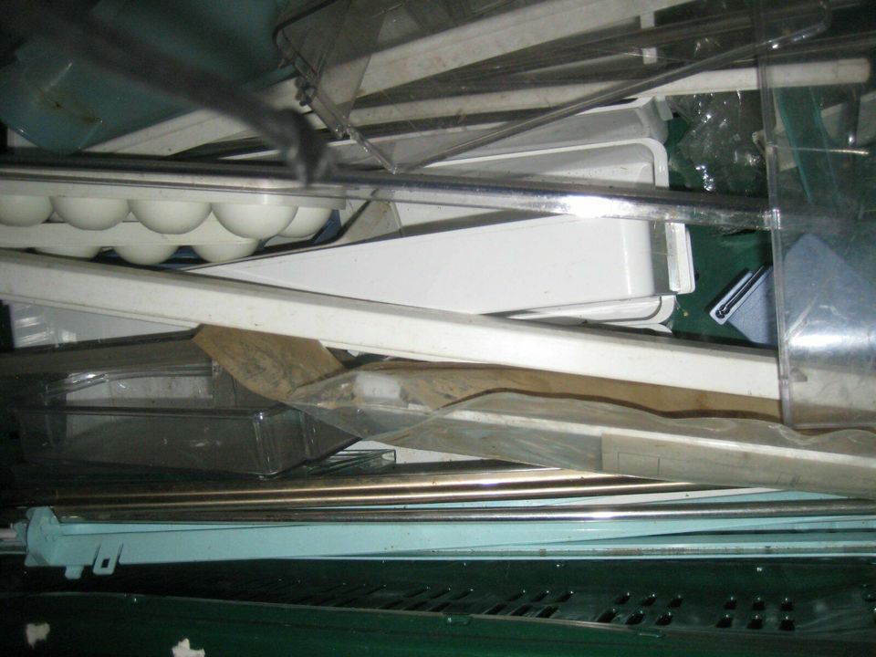 Innenteile von Kühlschränken Glas Plastik Platten in Staufenberg