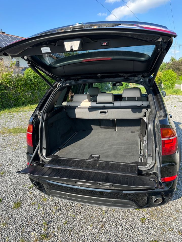 BMW X5 E70 30d Facelift in Moosthenning