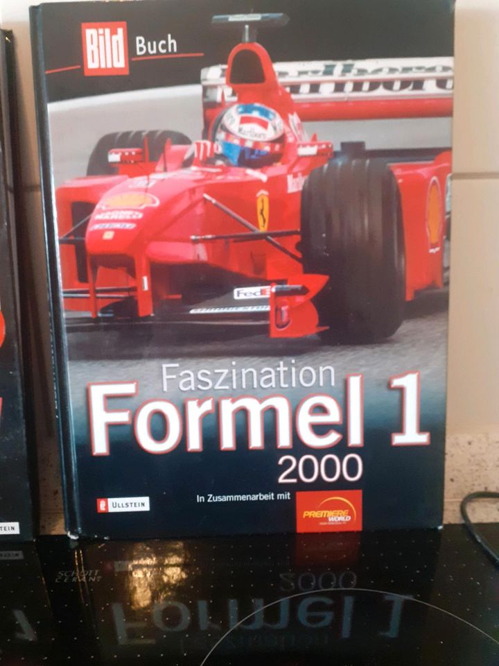 2  Bildbände Formel 1  2000/2001 top Zustand Preis VB in Viersen
