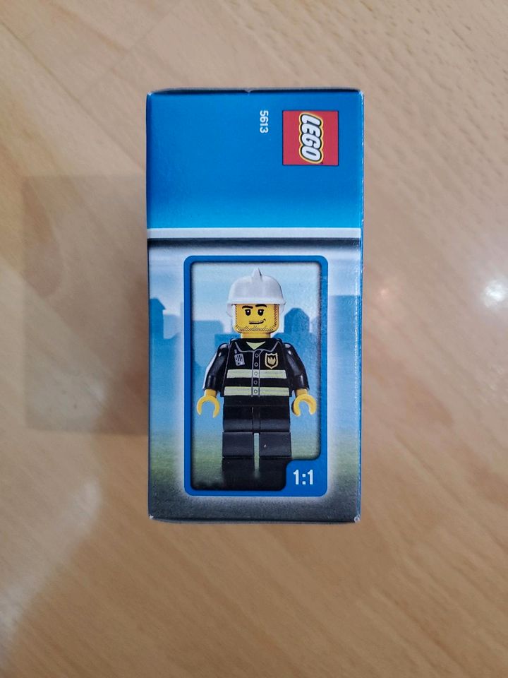 Ungeöffnet Lego City Feuerwehrmann mit Zubehör 5613 in München
