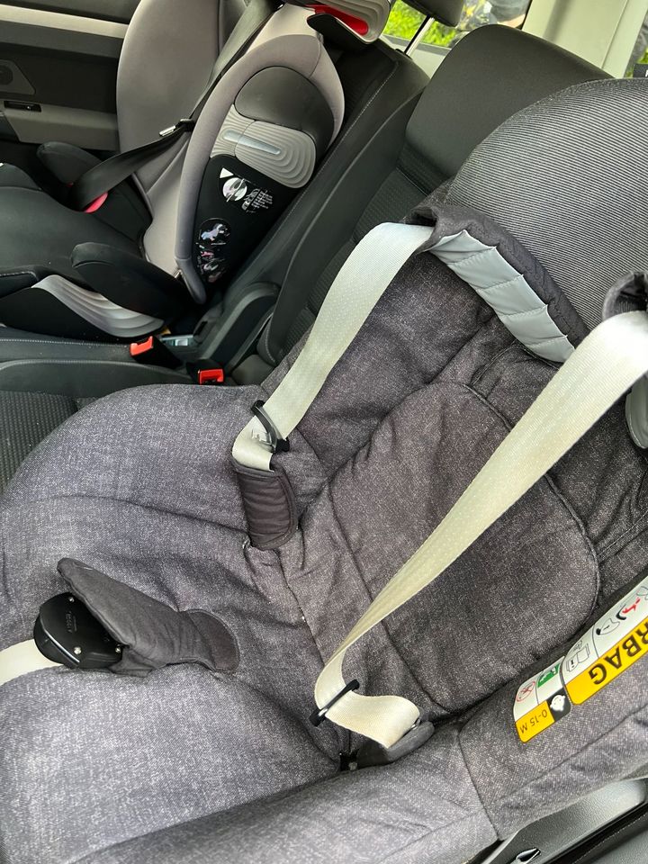 Kindersitz Maxi-cosi 2wayfix Pearl Pro in Hückelhoven