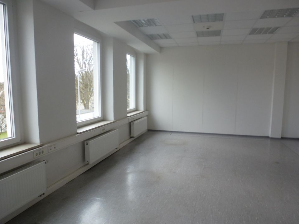 Bürofläche/Schulungsräume in Naila/Marlesreuth - verkehrsgünstige Lage - sehr gepflegte Liegenschaft in Naila