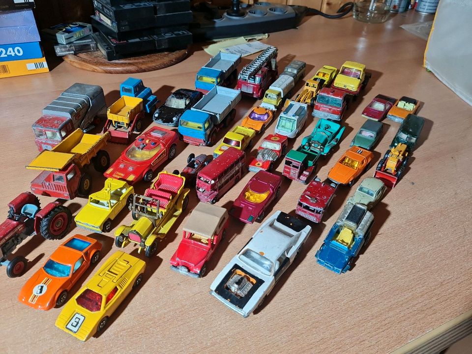 Alte Spielzeugautos ( fast alle Matchbox ) in Ilsede