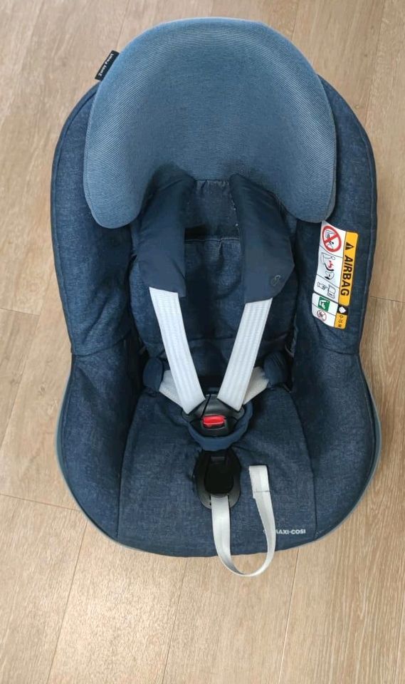 Maxi-Cosi Kindersitz 9m-4y 9-18kg 2-way-pearl + 2-way-fix ISOFIX in Fürstenwalde (Spree)