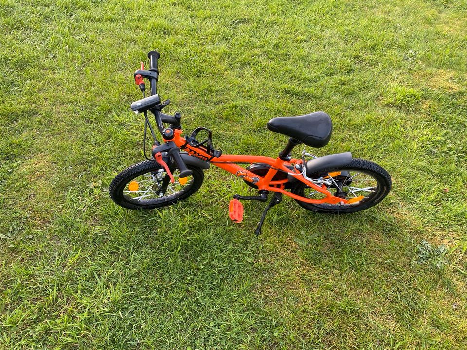 Fahrrad 16“ orange / schwarz in Eslohe
