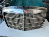 Mercedes W114 W115 /8 Kühlergrill Grill Grillgitter 1. Serie Baden-Württemberg - Böblingen Vorschau