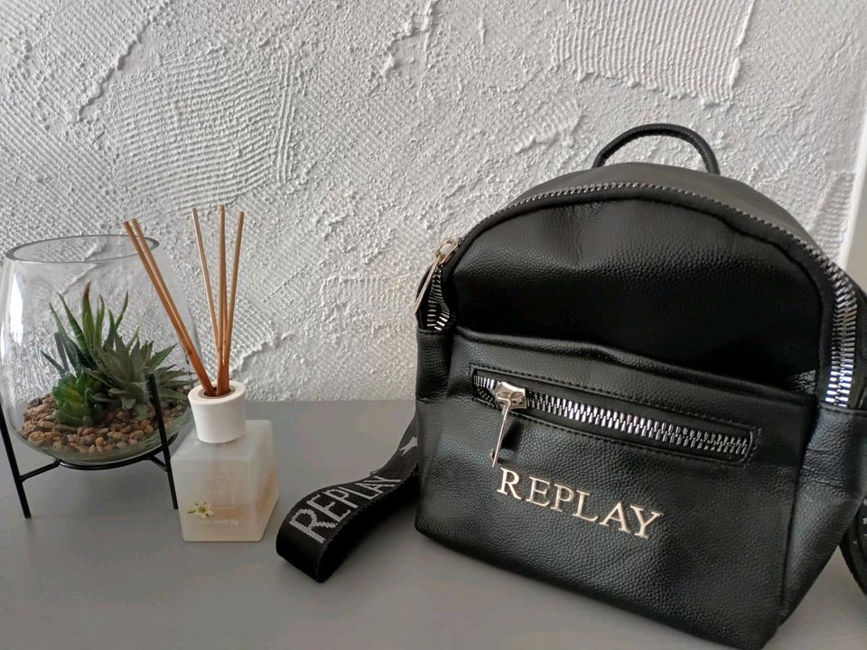 Schöner und unbenutzter Rucksack von Replay in Düren