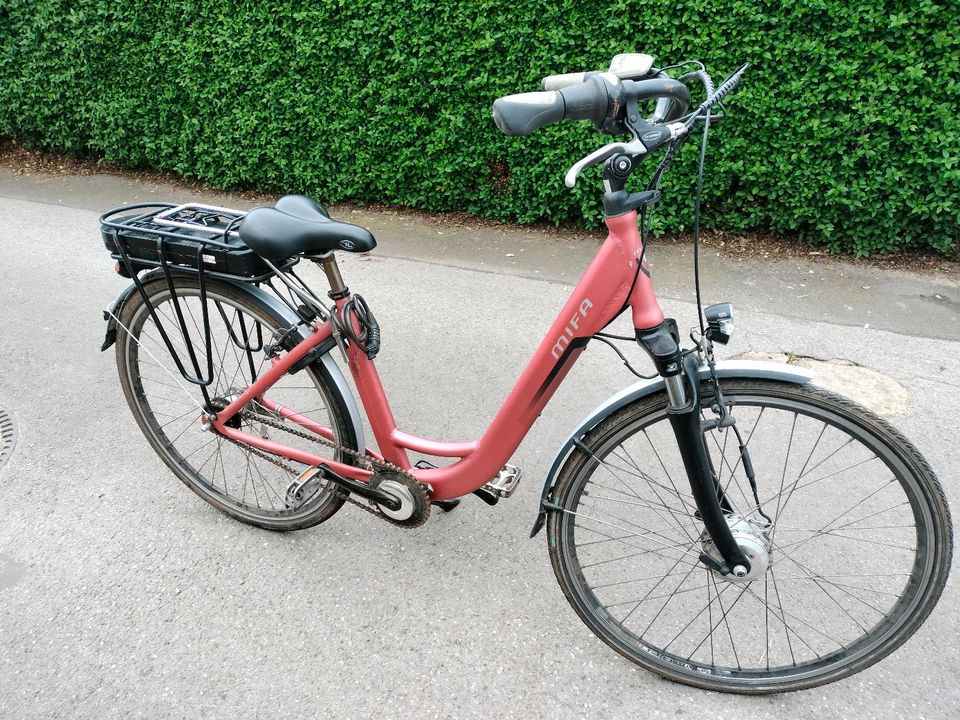 E Bike Damen Fahrrad Elektro von Mifa in Düsseldorf