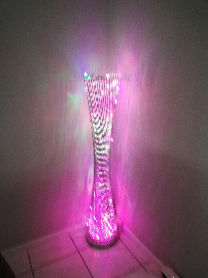 LED Alu-Stehlampe mit Farbwechsel in Niederwinkling