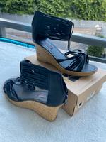 Damenschuhe neu Sandalen Keilabsatz Größe 41 schwarz Frankfurt am Main - Preungesheim Vorschau
