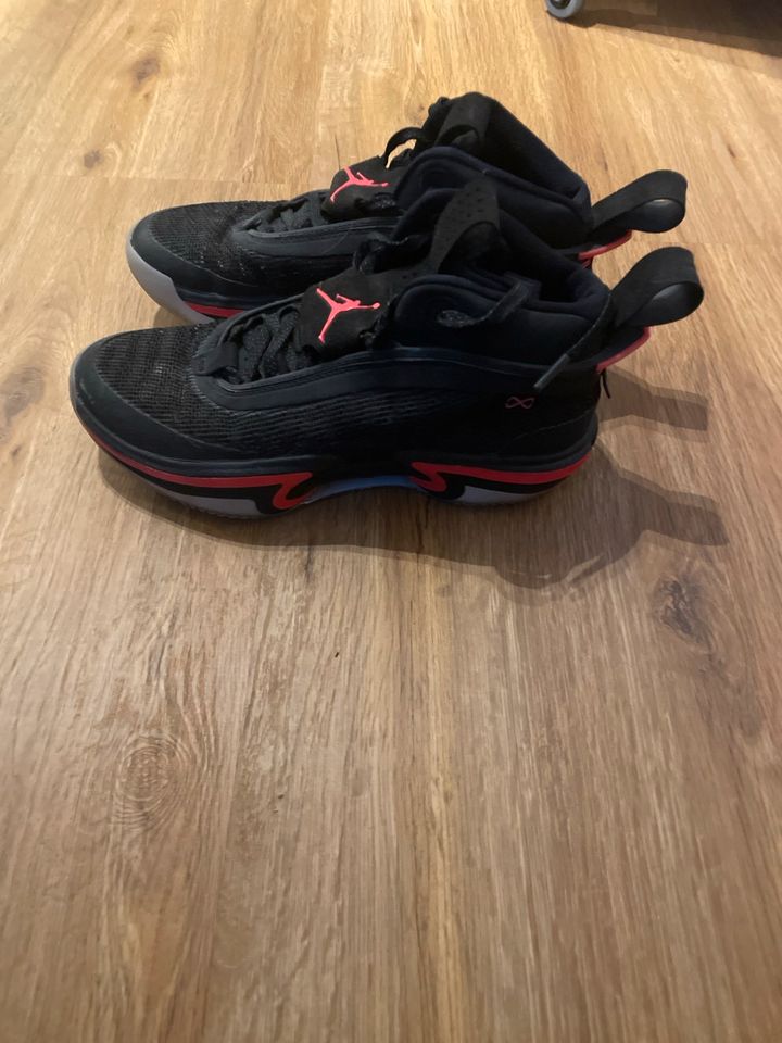 Air Jordan Basketball Schuhe Größe 40 in Köln