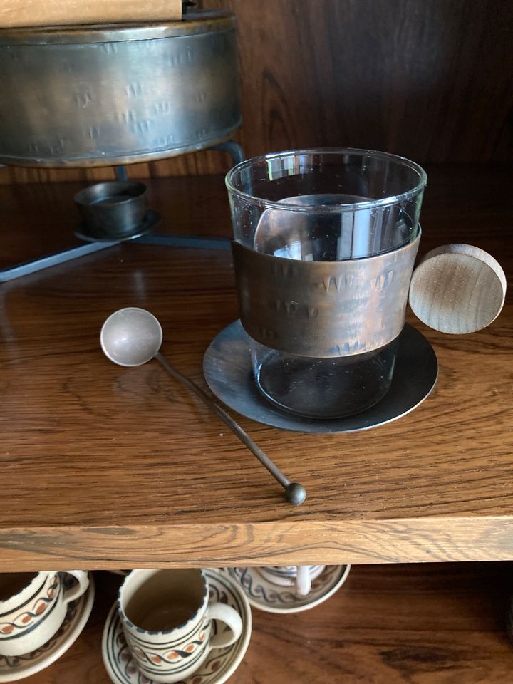 Teekanne und 2 Gläser Kupfer mit Holz und weiteres in Herten
