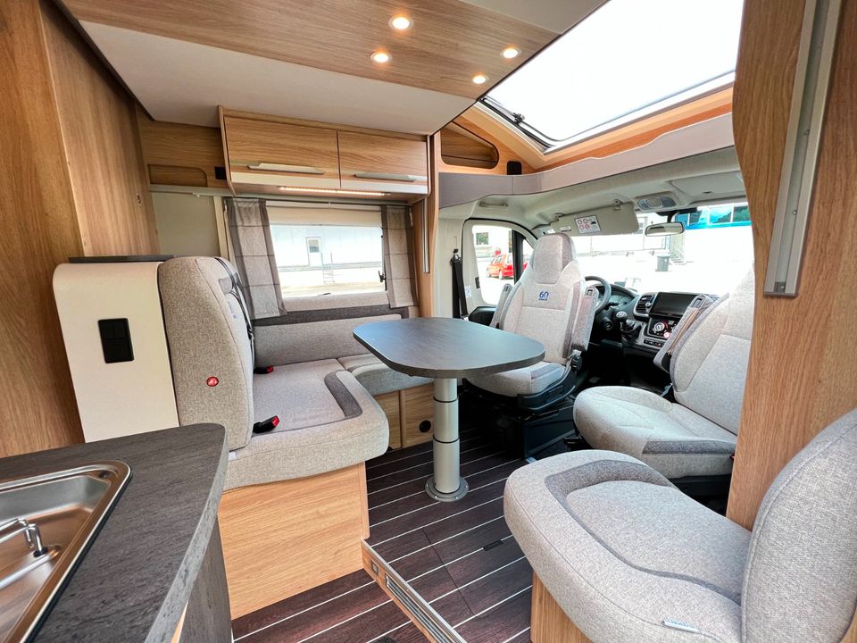 Knaus Sky Wave 650 MEG Einzelbetten hinten + Hubbett für 2-4 Personen | Automatik Wohnmobil Reisemobil Camper mieten - Camping Urlaub in Salzkotten