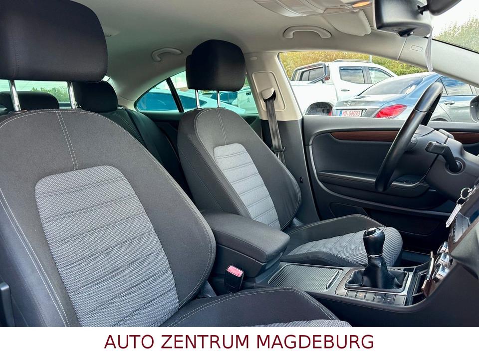 Volkswagen Passat CC 2.0 TDI Sport Navi Xenon Sitzh. Kamera in Magdeburg