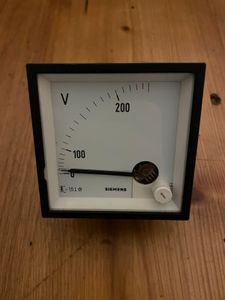 Analog Voltmeter 0-15V DC zum Einbau Messinstrument Einbaumessgerät