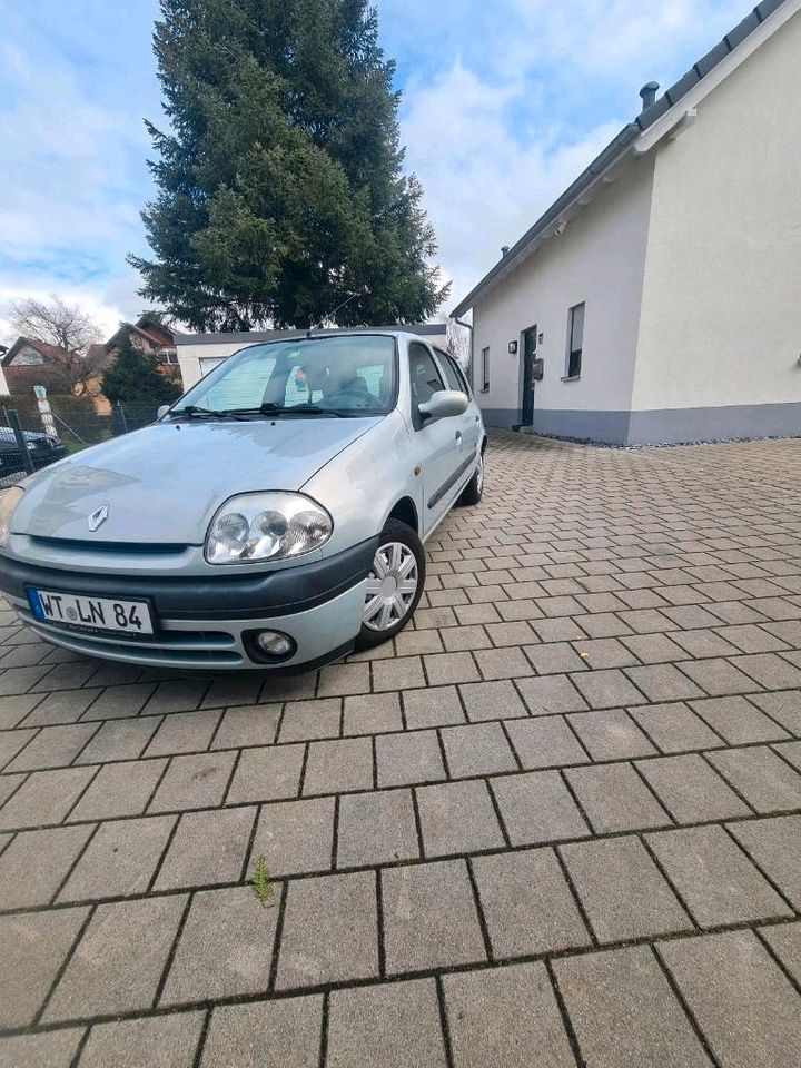 Renault clio 1.2 mit Neue TÜV in Klettgau