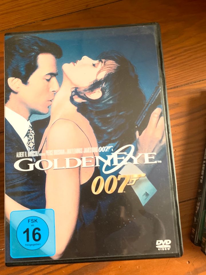 James Bond 007 // 9 DVDs in Hamburg