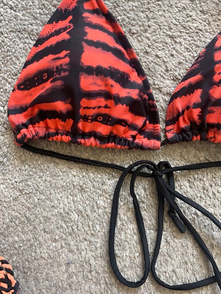 Triangel Bikini - orange-schwarz Batik - L in Konz