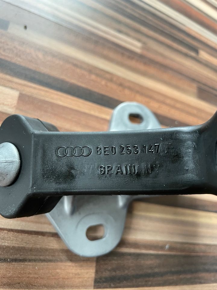 Audi A6 4B 3.0 ASN Halter für Abgasanlage in Velten