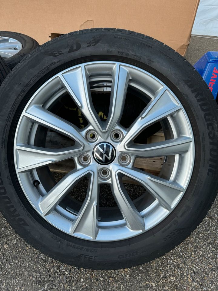 Vw t7 Sommerreifen Bridgestone mit Original SW Alufelgen 18“ in Freiburg im Breisgau