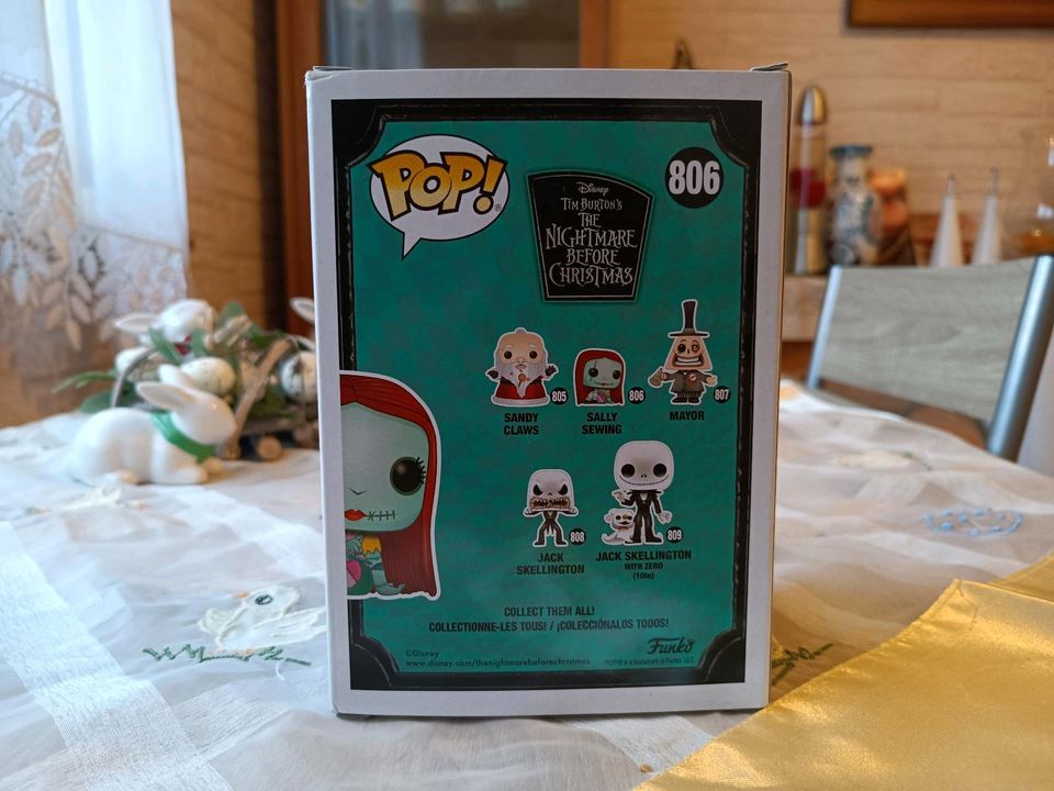 Sally Sewing Funko Pop Figur Nightmare before christmas merch in Neuwied