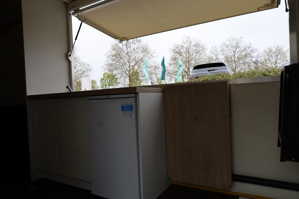 Mercedes-Benz Wohnmobil mit Aufstellklappe links und rechts in Magdeburg
