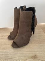 Olivgrüne Sandalen mit 11,5 cm Absatz Kreis Pinneberg - Tornesch Vorschau